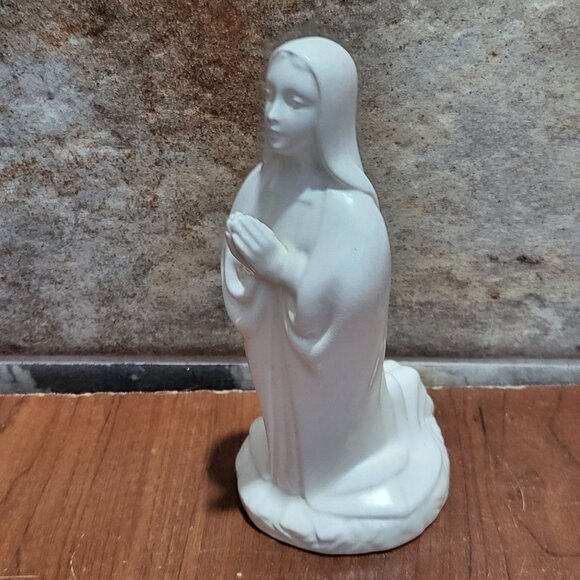 Vintage Virgin Mary Praying Mother Madonna - Picture 6 of 10